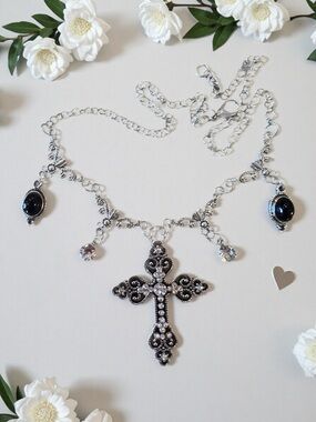 Vintage-Inspired Silver Cross Necklace Set with Black Stone Accents Rhinestones